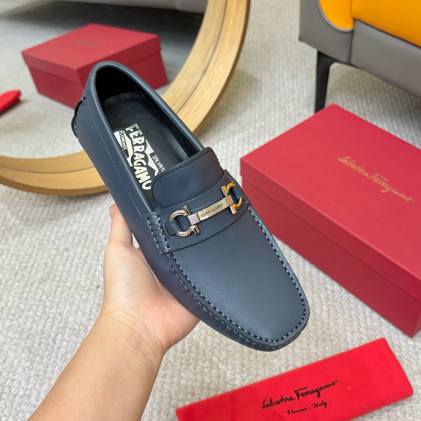 Men's men's shoes 💰420 (Yangli) Ferragamo 〰Ferragamo 2⃣️0⃣️2⃣️5️⃣ New series 👊🏻 Upper 🇮🇹 Italian imported calfskin, original outsole molding. Water-dyed sheepskin lining. The identity of every successful man is set off, and the upper and lower shoes are elegant and stable🚶🏻🚶🏻The high-end custom counter original replica is an eternal classic🔍️Number of codes: 38-46 with counter packaging